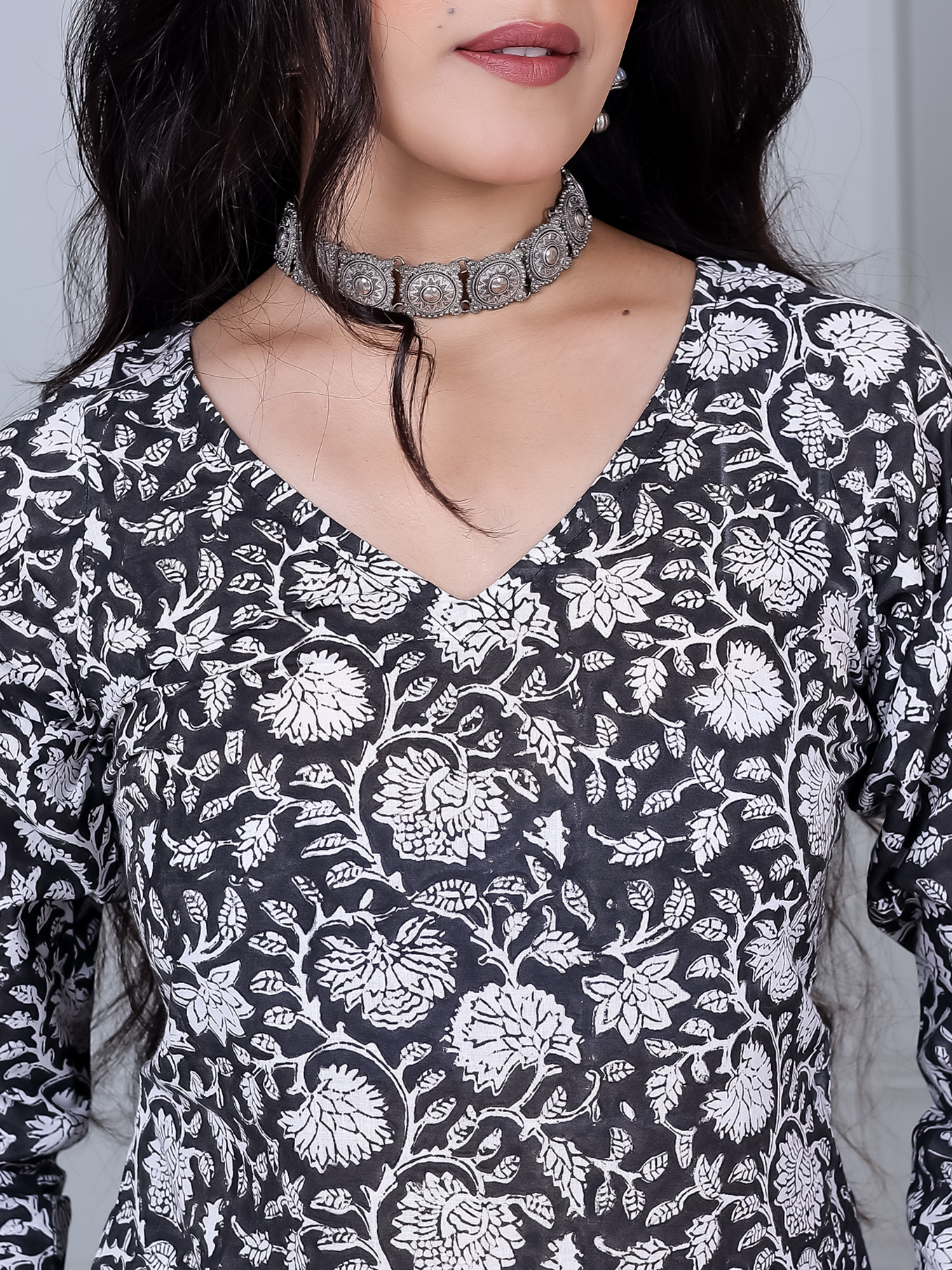 Noorani Black Floral Printed Short Kurti