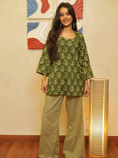 Ruhi Olive Green Printed Square Neck Set